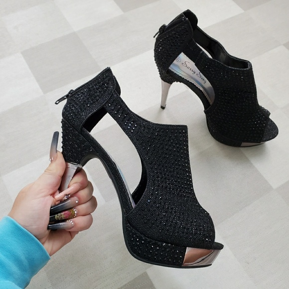 Heels - Picture 5 of 6